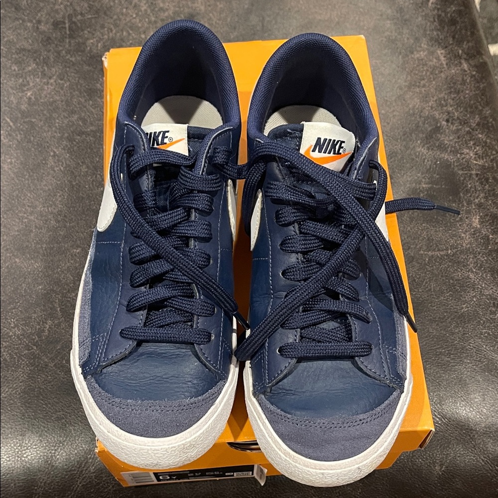 Nike Kids Blazer Low 77’ Sneakers - Navy and White boys size 6Y midnight blue